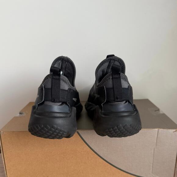 Nike Flex Runner 3  Nike Flex Runner ‘Triple Black’ Kids Sneakers - SZ 6.5 Y- 8 W